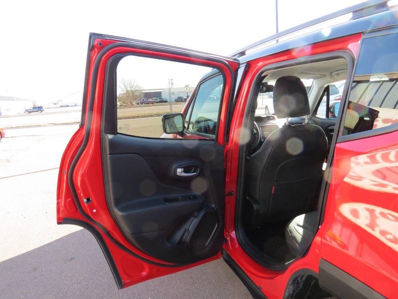 2023 Jeep Renegade Trailhawk 4x4 4dr SUVImage 26