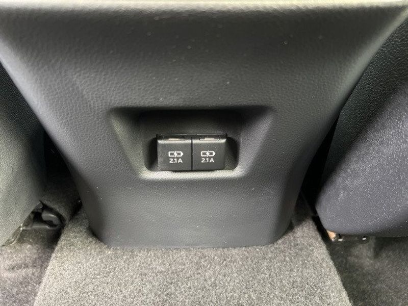 2019 Toyota RAV4 Hybrid XLEImage 32