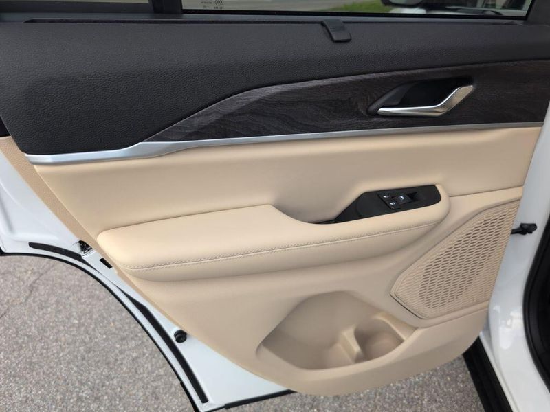 2025 Jeep Grand Cherokee Limited 4x2Image 33