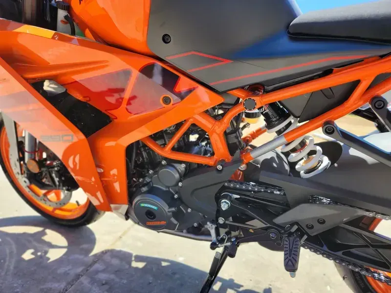 2024 KTM RC 390 ORANGEImage 14