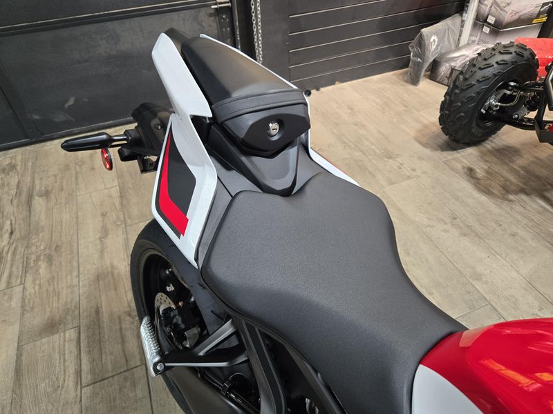 NEW 2026 YAMAHA YZFR9 70TH ANNIVERSARY EDITION Image 15
