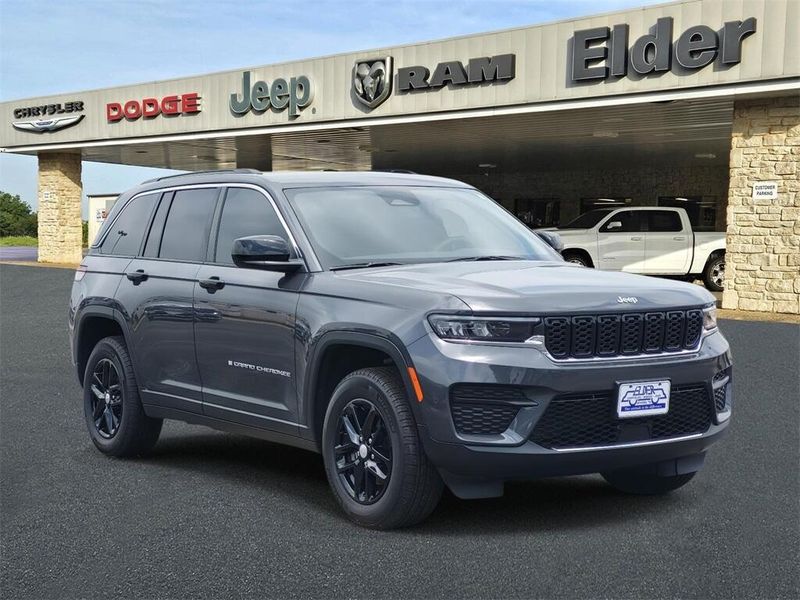 2025 Jeep Grand Cherokee LaredoImage 1