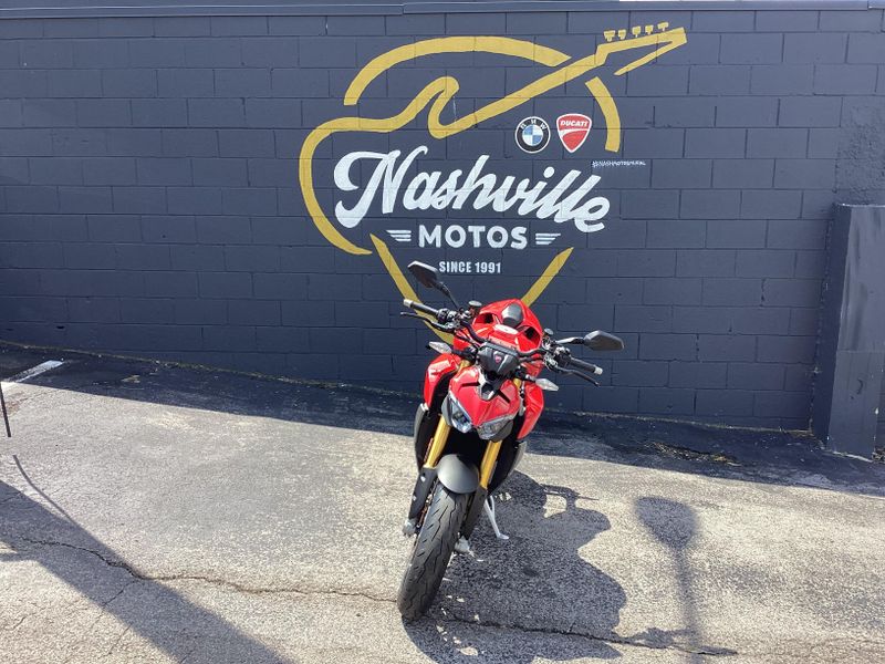 New 2025 Ducati STREETFIGHTER V2S 