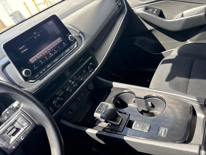 2024 Nissan Rogue S photo 16