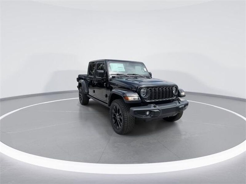 2025 Jeep Gladiator Nighthawk 4x4Image 2
