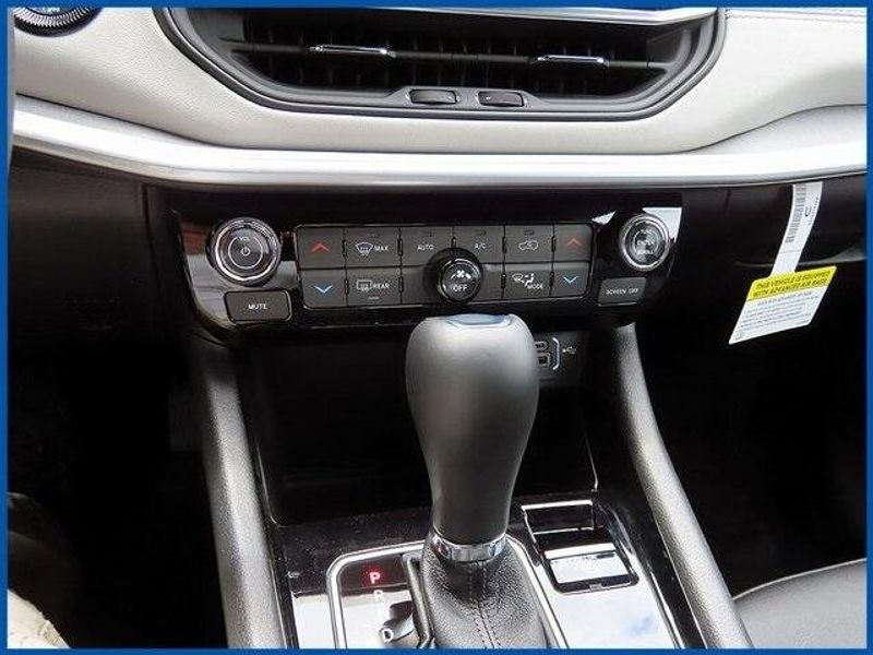 2025 Jeep Compass LimitedImage 16