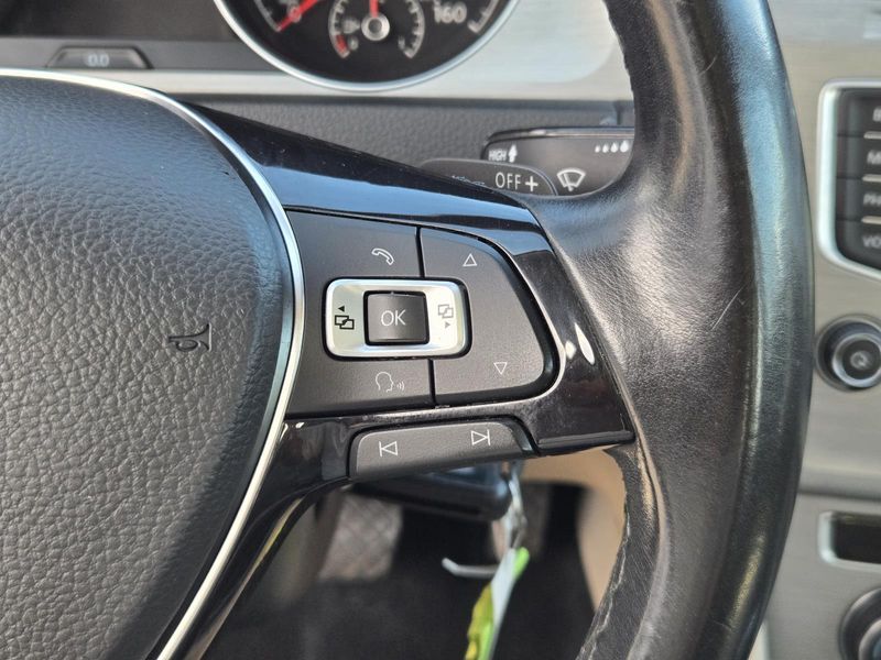 Used 2016 Volkswagen Golf 4dr HB Auto TSI S w/Sunroof