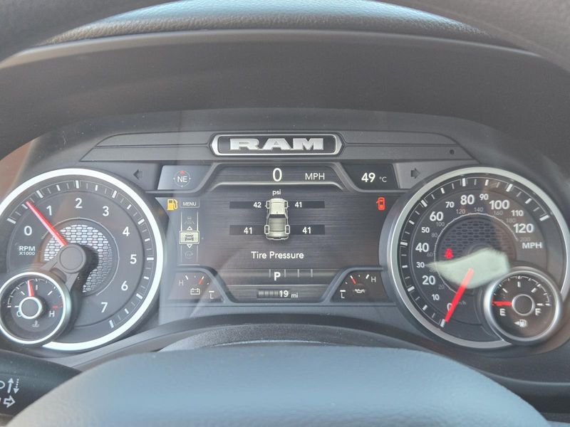 New 2026 RAM 1500 Express Crew Cab 4x4 5'7' Box