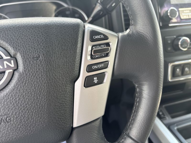Used 2024 Nissan Titan SVImage 17