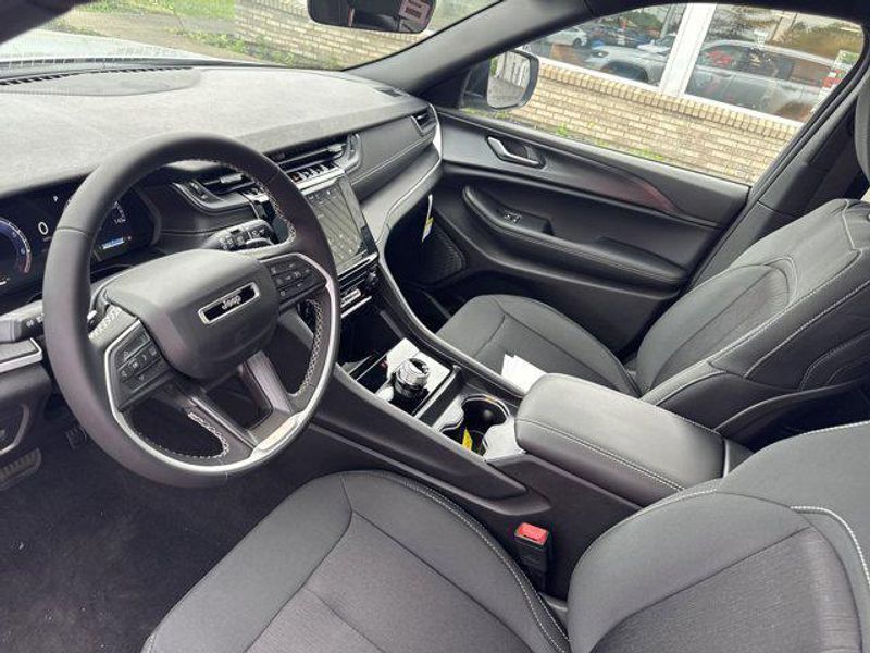 New 2025 Jeep Grand Cherokee L Laredo X 4x4Image 14