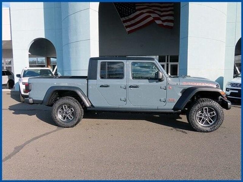 2025 Jeep Gladiator MojaveImage 2