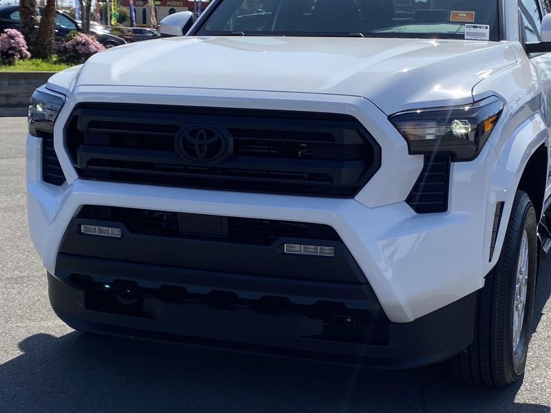 2025 Toyota Tacoma SR5Image 7