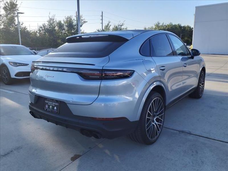 2021 Porsche Cayenne Coupe BaseImage 14