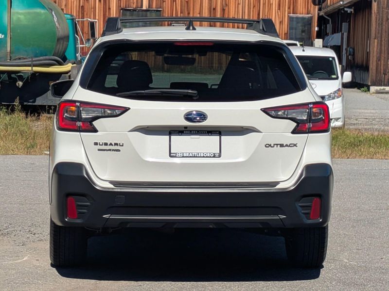2020 Subaru Outback Premium photo 4