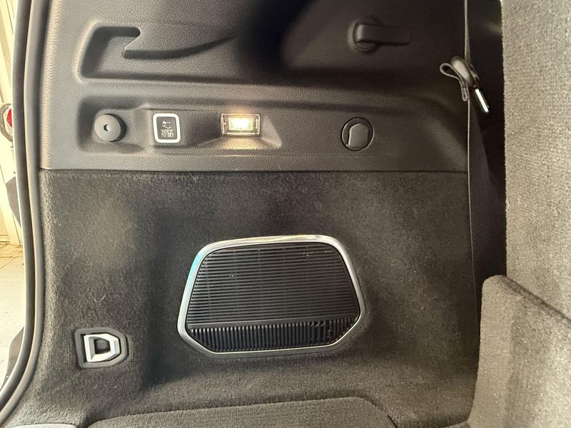 Used 2024 Jeep Grand Cherokee L OverlandImage 8