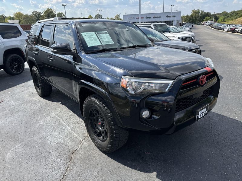 2020 Toyota 4Runner SR5 Premium photo 3