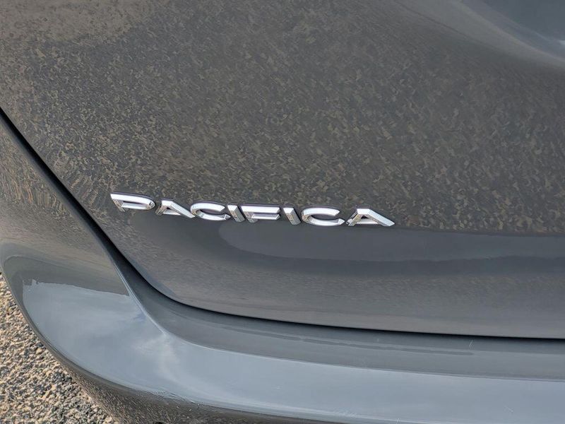 2023 Chrysler Pacifica Touring LImage 8