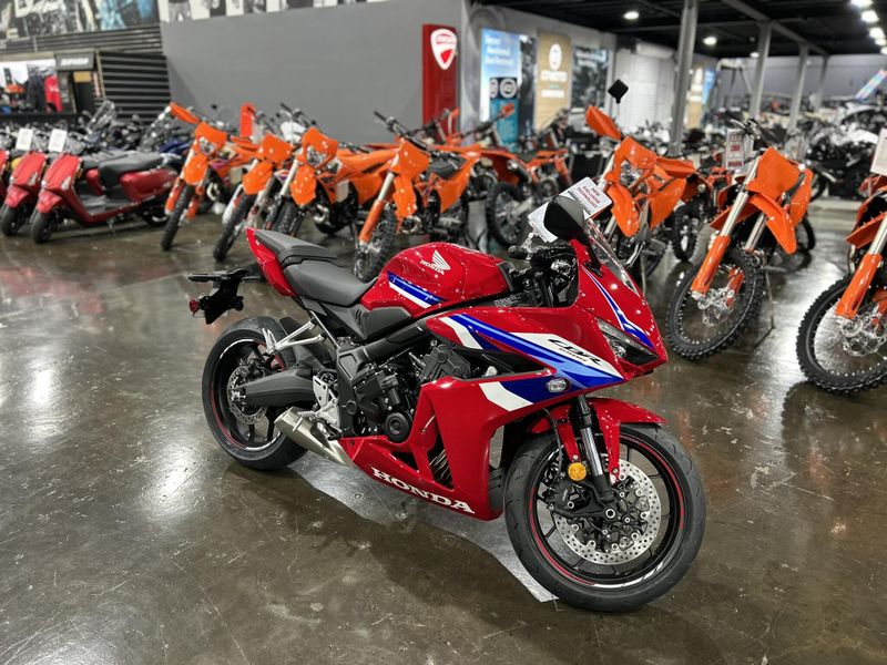 New 2024 Honda CBR650R ABS Image 2