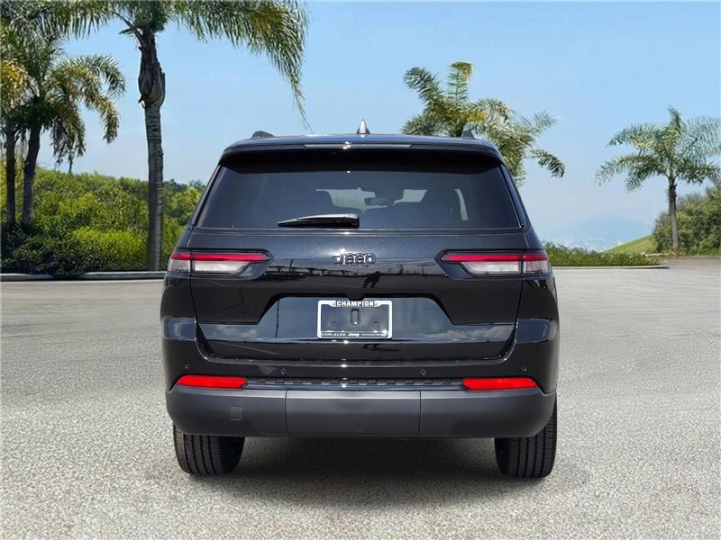 2025 Jeep Grand Cherokee Altitude photo 3