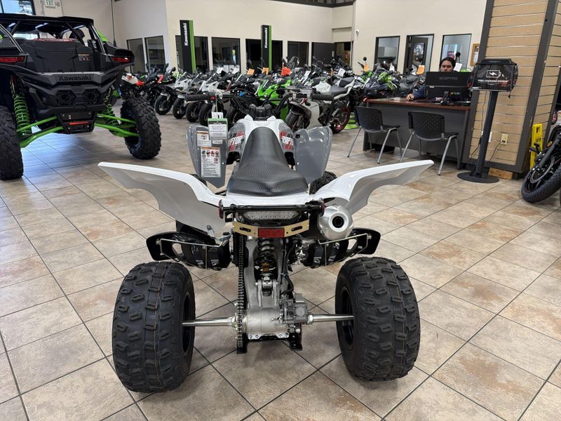 New 2026 Yamaha RAPTOR 700  in a ARMOR GREY exterior color. Vista Del Amo Motorsports 760-330-5665 delamomotorsports.com 