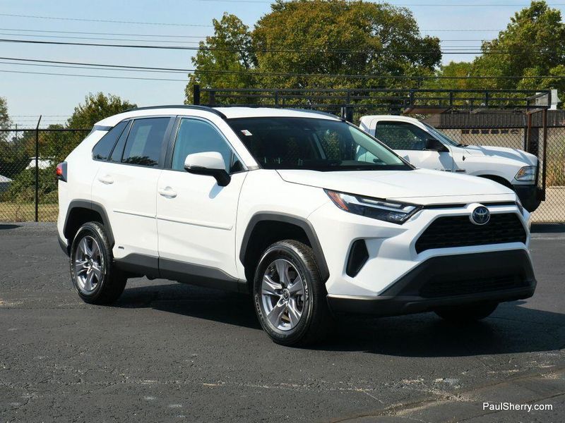 2024 Toyota RAV4 Hybrid LE photo 16