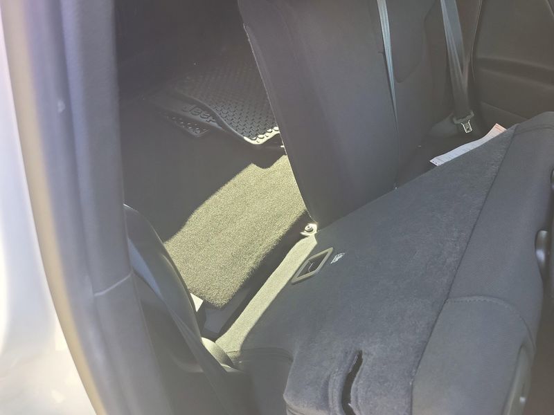 Used 2023 Jeep Renegade LatitudeImage 18