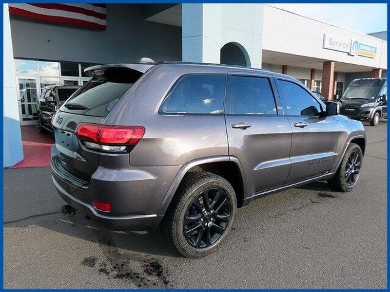 2017 Jeep Grand Cherokee AltitudeImage 7