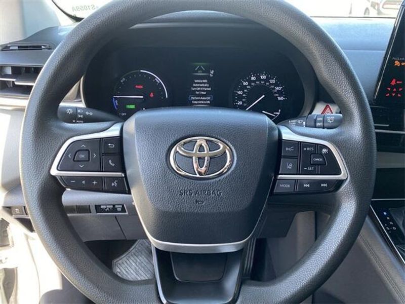 2021 Toyota Sienna LEImage 22