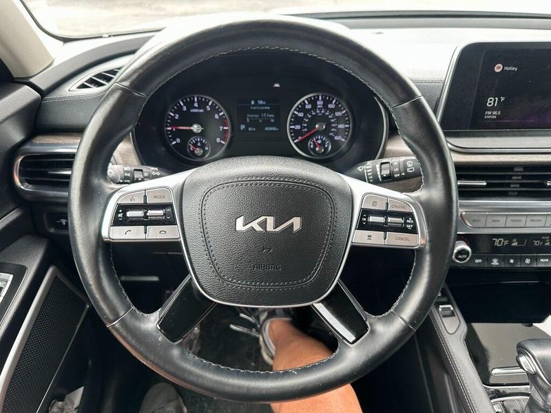 2022 Kia Telluride EX photo 2