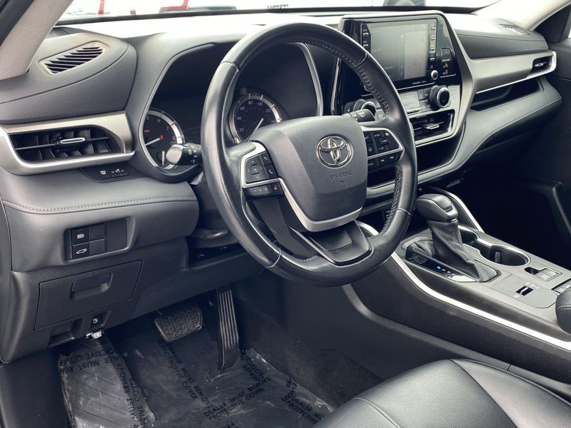 2022 Toyota Highlander XLEImage 18