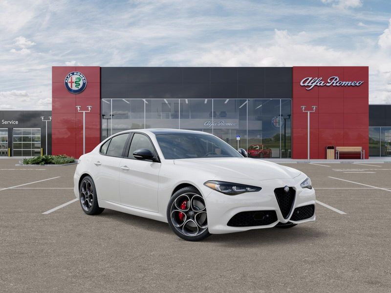 New 2025 Alfa Romeo Giulia AwdImage 3
