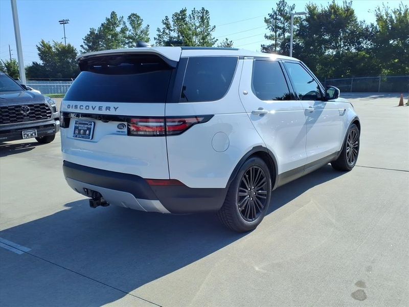 Used 2017 Land Rover Discovery HSEImage 13