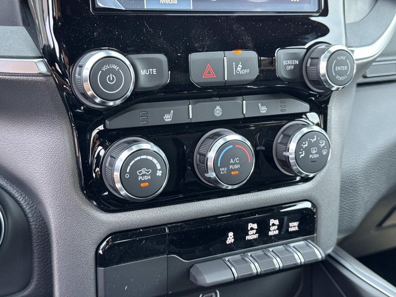New 2026 RAM 1500 Big Horn Crew Cab 4x2 5'7' Box