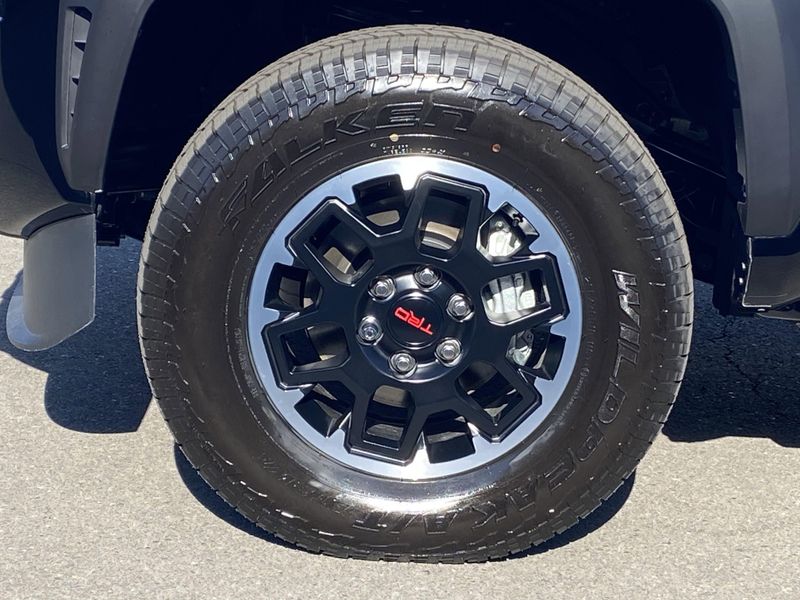 New 2025 Toyota Tacoma TRD Off Road HybridImage 8