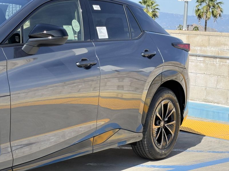 New 2026 Lexus RZ 350eImage 8