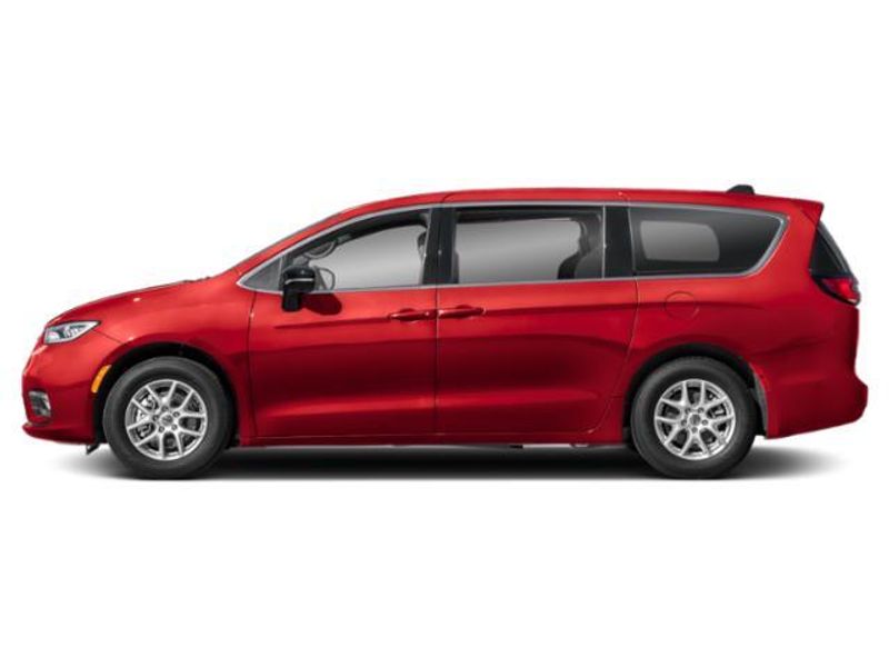 Used 2025 Chrysler Pacifica Select