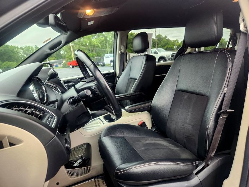 2019 Dodge Grand Caravan SXTImage 20