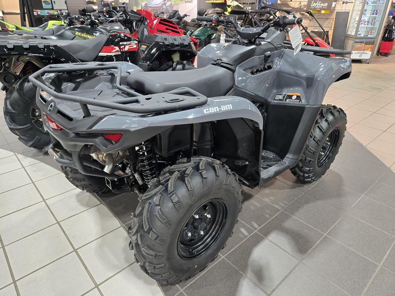 2025 Can-Am OULANDER 700 GRANITE GRAY Image 6