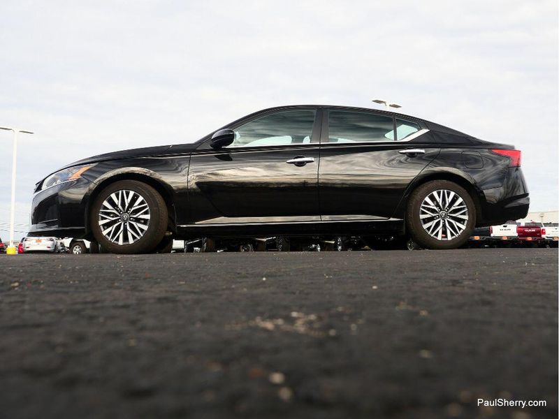 Used 2023 Nissan Altima 2.5 SV