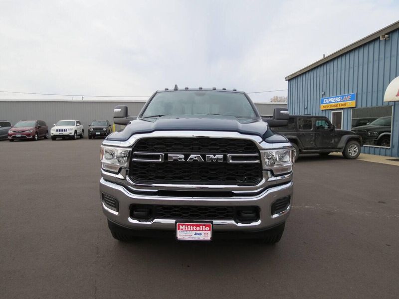 2024 RAM 3500 Tradesman Crew Cab 4x4 6