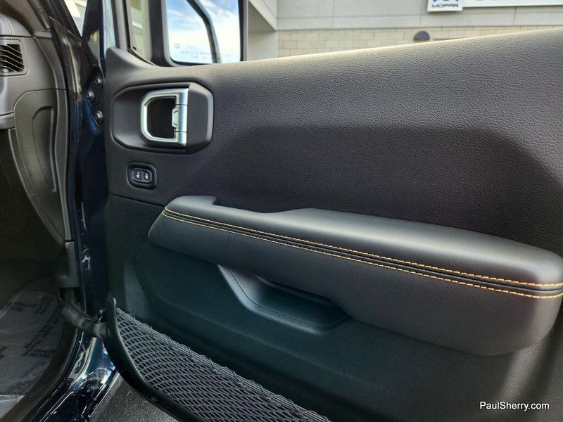 New 2025 Jeep Wrangler 4-door SaharaImage 24