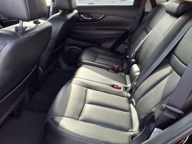 2020 Nissan Rogue SLImage 15