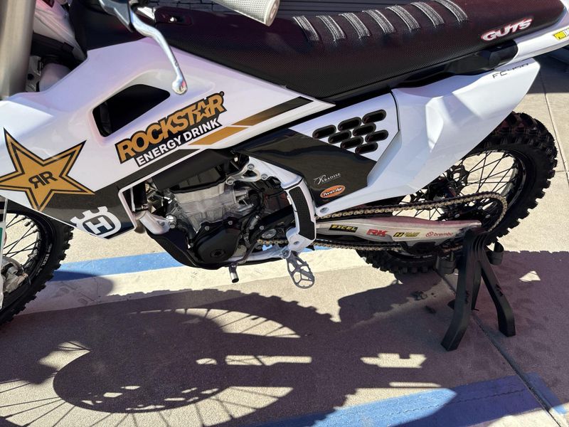New 2025 Husqvarna FC 450 FACTORY EDITION Image 16