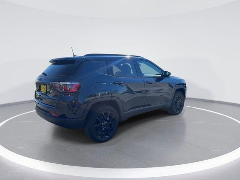 New 2026 Jeep Compass Latitude Altitude 4x4Image 8