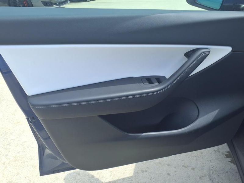 2021 Tesla Model Y Long RangeImage 26