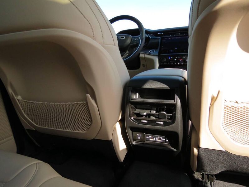 Used 2024 Jeep Grand Cherokee Limited 4x4 4dr SUVImage 20