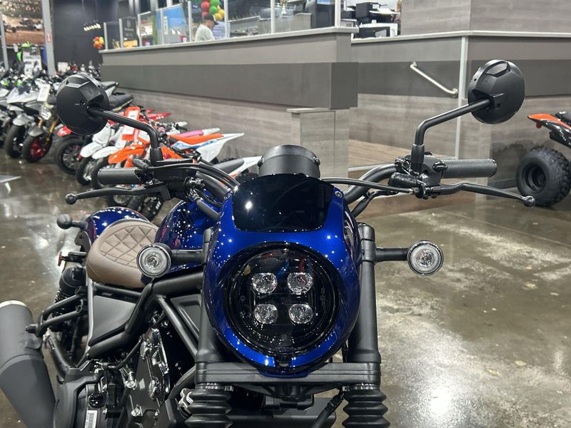 2025 Honda REBEL 500 ABS SE  in a PEARL BLUE exterior color. Del Amo Motorsports of Redondo Beach (424) 390-7811 delamomotorsports.com 