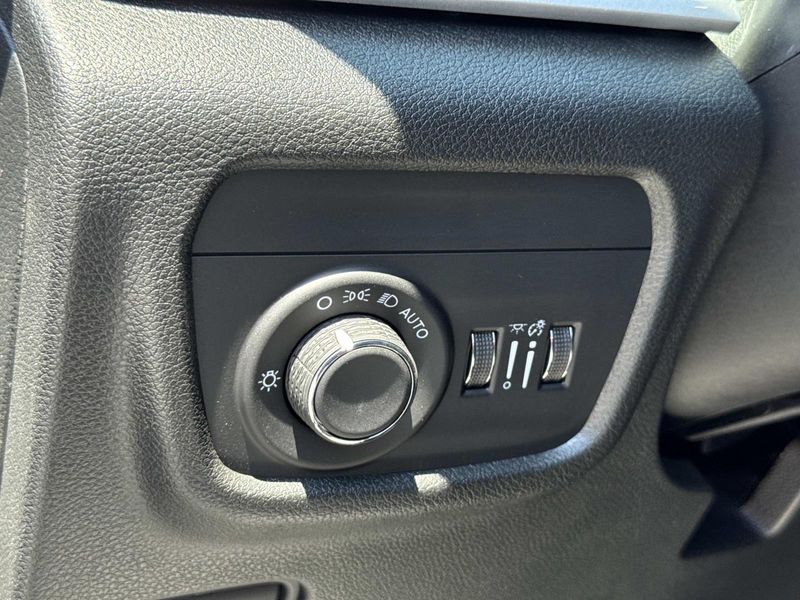 New 2026 Jeep Grand Cherokee L Laredo Altitude 4x2