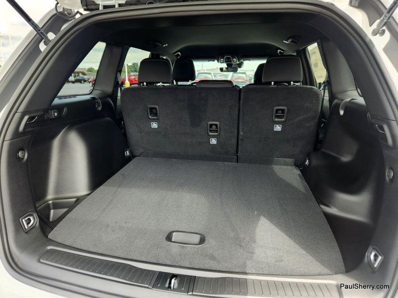 New 2025 Jeep Grand Cherokee Laredo 4x2Image 21