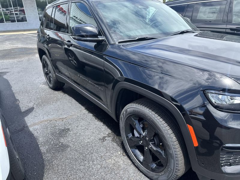 2025 Jeep Grand Cherokee Limited 4x4Image 4